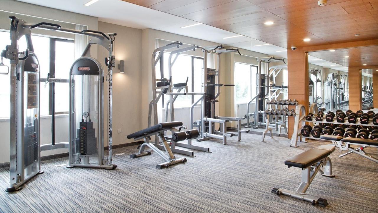 China Hotel Guangzhou - Subway Direct To Pazhou Exhibition Center, Free Shuttle During Canton Fair & Exhibitor Registration Counter Eksteriør bilde A gym at a hotel