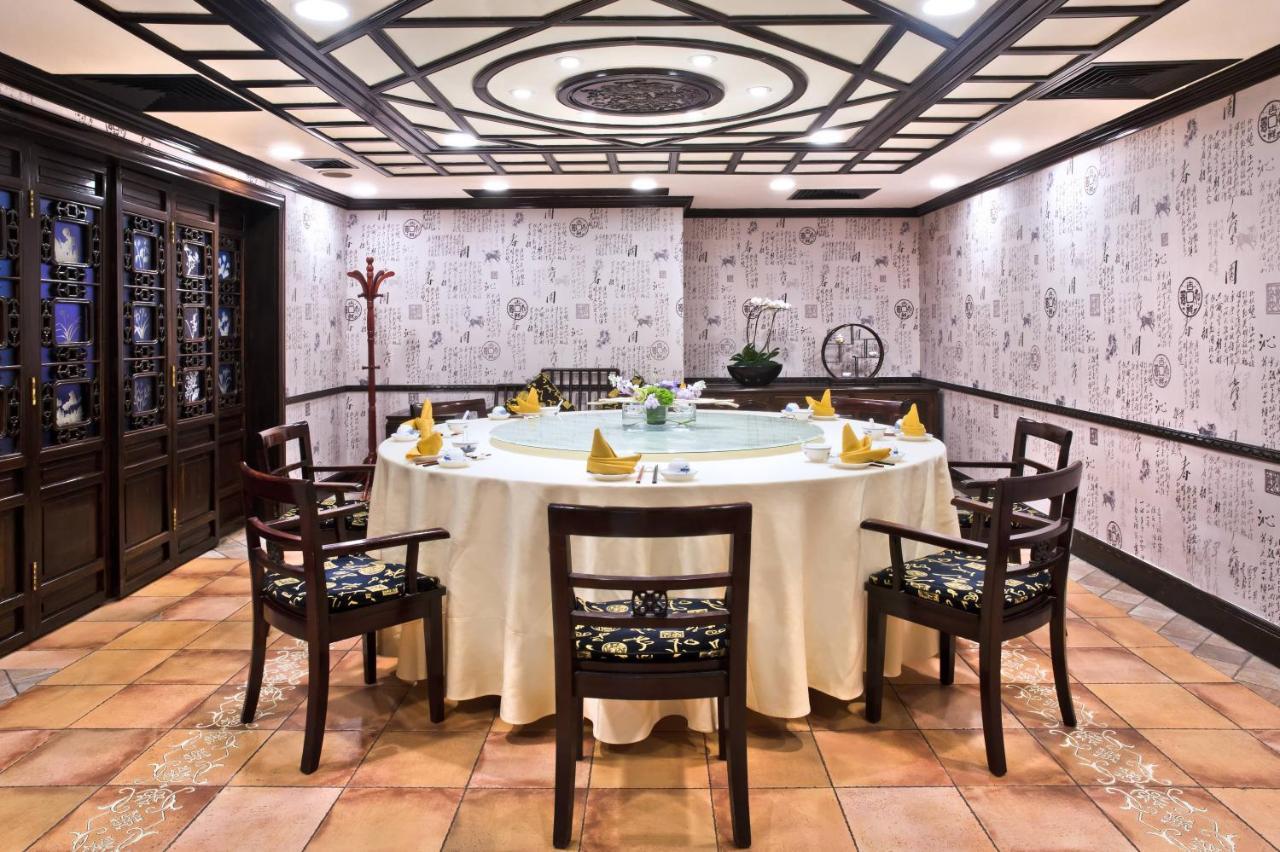 China Hotel Guangzhou - Subway Direct To Pazhou Exhibition Center, Free Shuttle During Canton Fair & Exhibitor Registration Counter Eksteriør bilde A private dining room at a restaurant in Hong Kong