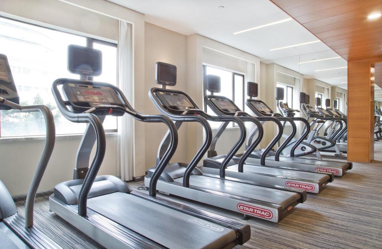 China Hotel Guangzhou - Subway Direct To Pazhou Exhibition Center, Free Shuttle During Canton Fair & Exhibitor Registration Counter Eksteriør bilde Treadmills in a gym