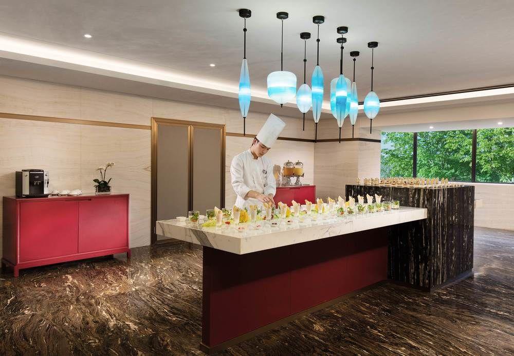 China Hotel Guangzhou - Subway Direct To Pazhou Exhibition Center, Free Shuttle During Canton Fair & Exhibitor Registration Counter Eksteriør bilde The Club at Changi Airport